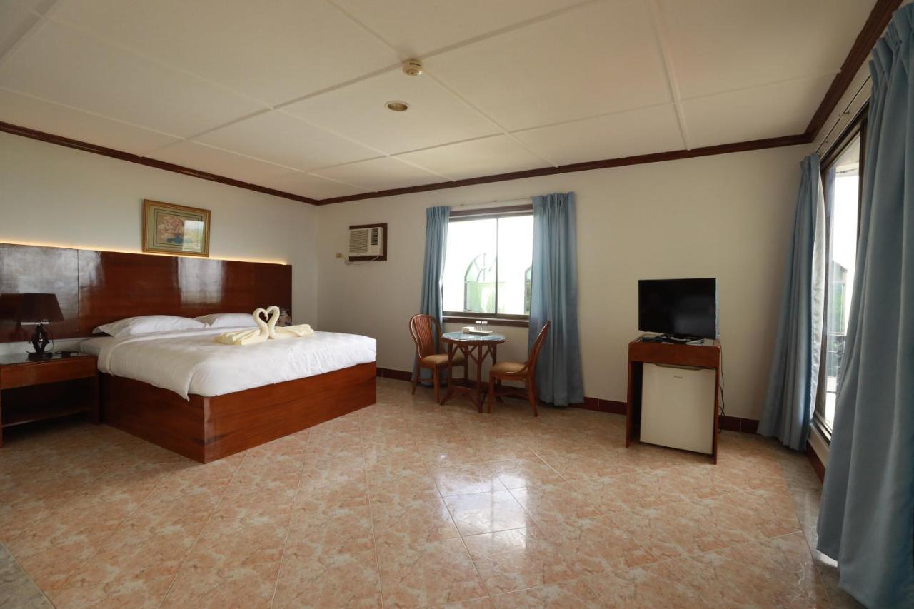 Bohol Plaza Mountain Resort And Restaurant Dauis Bagian luar foto