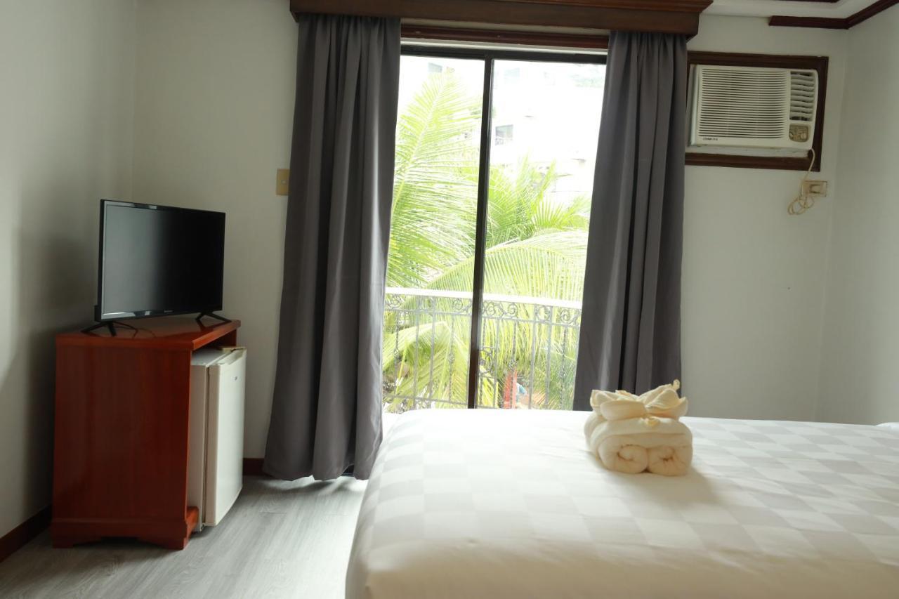 Bohol Plaza Mountain Resort And Restaurant Dauis Bagian luar foto